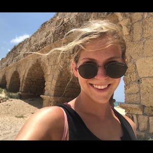 Meet your Posher, Mia